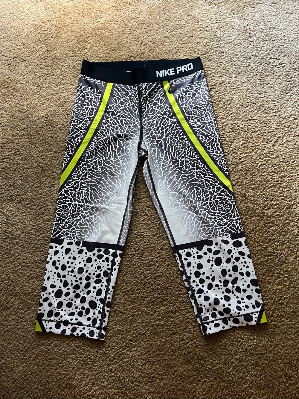 Nike Core Pro Safari Capri Running Tights